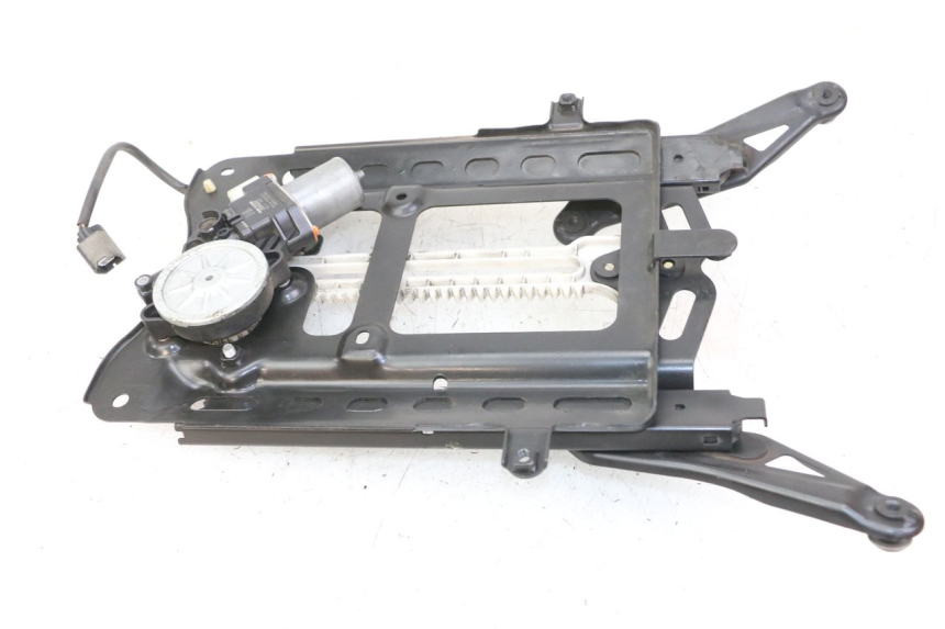 photo de MOTEUR BULLE HONDA FORZA 125 (2021 - 2025) - Points de fixation