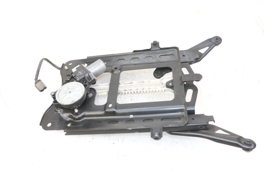 photo de MOTEUR BULLE HONDA FORZA 125 (2021 - 2025) - État de surface