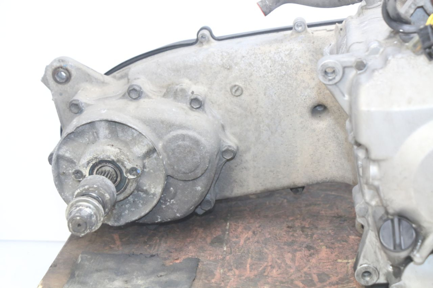 photo de MOTEUR SUZUKI BURGMAN 125 (2007 - 2014) - Vue rapprochée