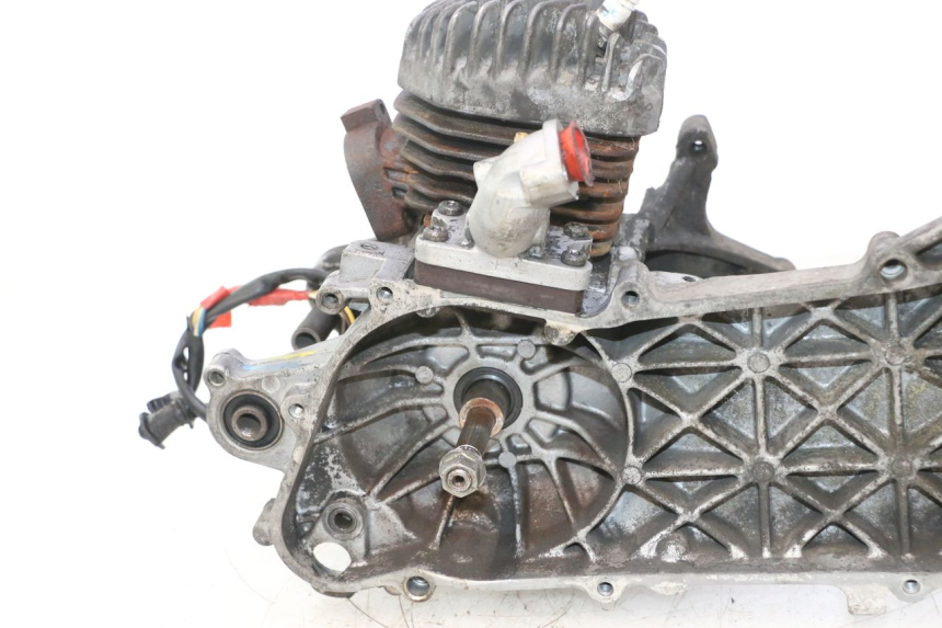 photo de MOTEUR PEUGEOT ELYSTAR 50 (2002 - 2014) - Autre angle de vue