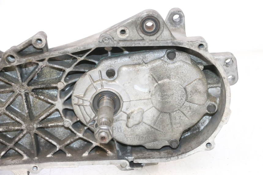 photo de MOTEUR PEUGEOT ELYSTAR 50 (2002 - 2014) - Gros plan technique