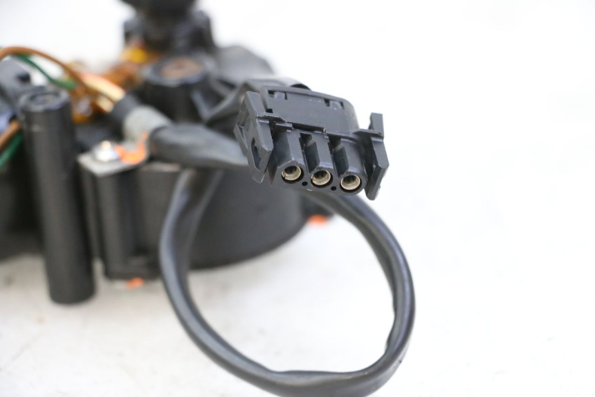 photo de MOTEUR ESSUIE GLACE BMW C1 125 (2000 - 2003) - Vue d’ensemble