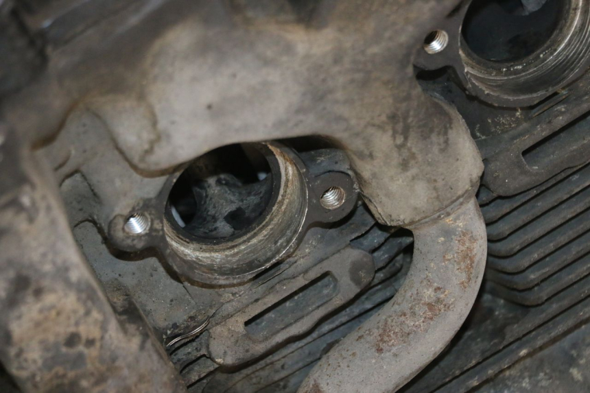 photo de MOTEUR SUZUKI GSX F GSXF 750 (1988 - 1998) - Gros plan technique