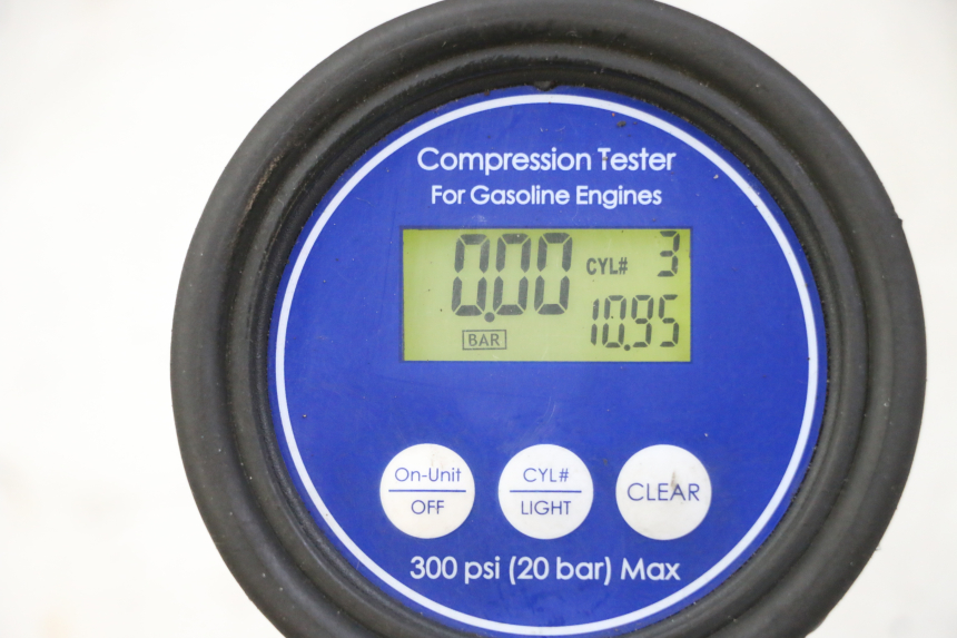 photo de MOTEUR KAWASAKI ZR7 ZR-7 S 750 (1999 - 2004) - Gros plan technique