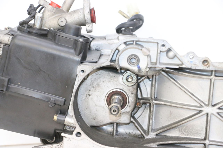 photo de MOTEUR PEUGEOT KISBEE 4T 50 (2018 - 2022) - Aperçu profil