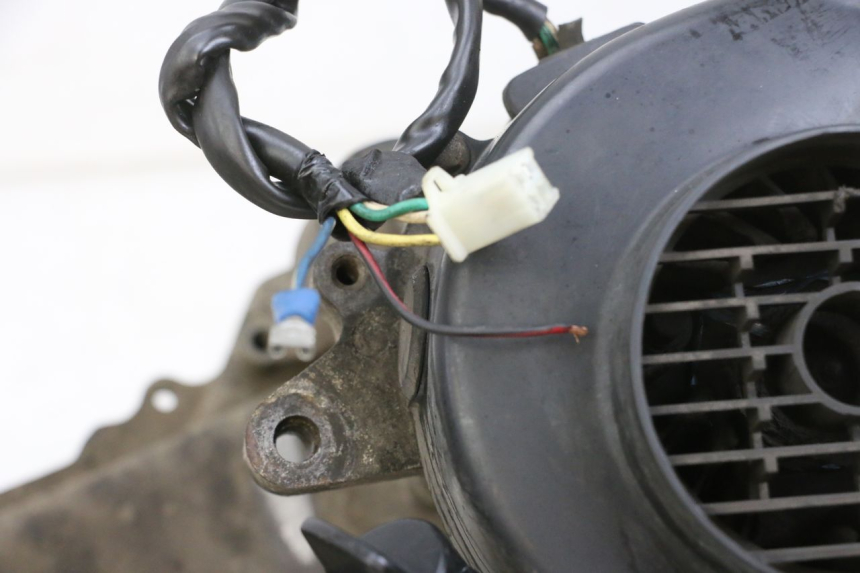 photo de MOTEUR PEUGEOT KISBEE 4T 50 (2010 - 2017) - Autre angle de vue