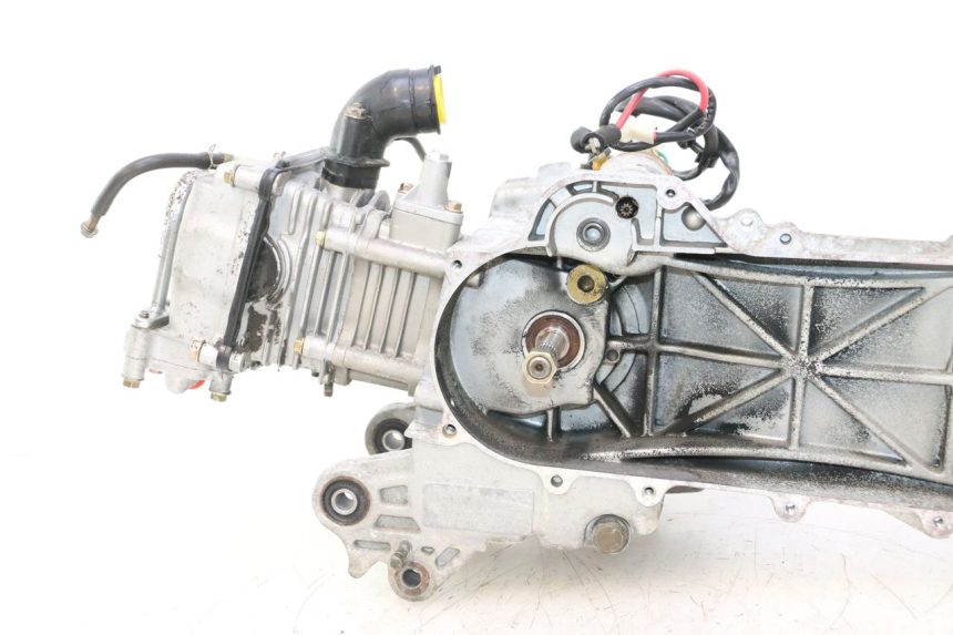 photo de MOTEUR PEUGEOT KISBEE 4T 50 (2010 - 2017) - Angle alternatif