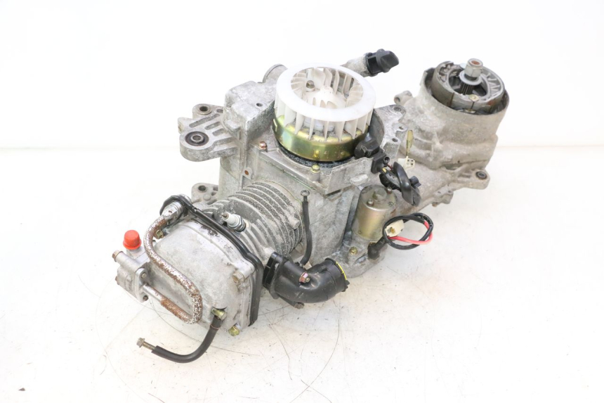 photo de MOTEUR PEUGEOT KISBEE 4T 50 (2010 - 2017) - Autre angle de vue