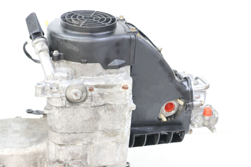 photo de MOTEUR KYMCO PEOPLE S 125 (2000 - 2008) - Autre angle de vue