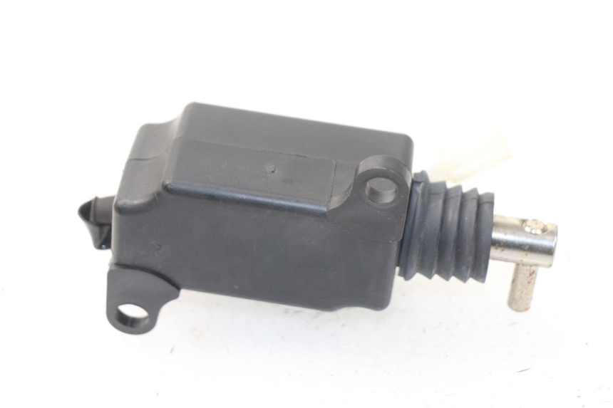 photo de MOTEUR OUVERTURE COFFRE SYM FIDDLE 3 III 125 (2014 - 2020) - Zoom état d’usage