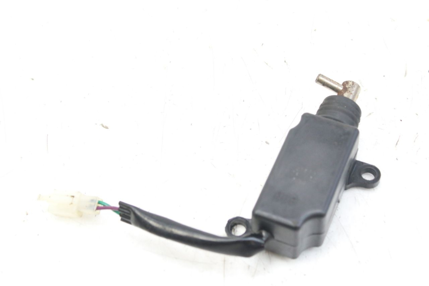 photo de MOTEUR OUVERTURE COFFRE SYM FIDDLE 3 III 125 (2014 - 2020) - Gros plan technique