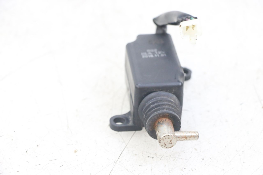 photo de MOTEUR OUVERTURE COFFRE SYM FIDDLE 3 III 125 (2014 - 2020) - Zoom état d’usage