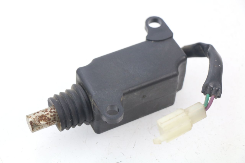 photo de MOTEUR OUVERTURE COFFRE SYM FIDDLE 125 (2008 - 2010) - Autre angle de vue