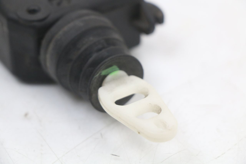 photo de MOTEUR OUVERTURE COFFRE PEUGEOT GEOPOLIS RS 125 (2007 - 2009) - Zoom état d’usage