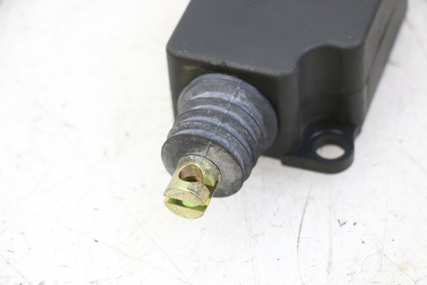 photo de MOTEUR OUVERTURE COFFRE SYM JOYMAX 125 (2010 - 2017) - Zoom état d’usage