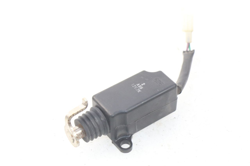 photo de MOTEUR OUVERTURE COFFRE SYM MIO 100 (2006 - 2017) - Détail de la pièce