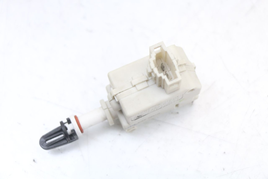 photo de MOTEUR OUVERTURE COFFRE PIAGGIO MP3 HPE 350 (2018 - 2020) - Détail de la pièce