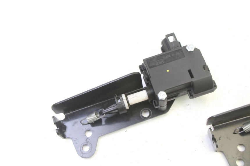 photo de MOTEUR OUVERTURE COFFRE PIAGGIO MP3 HPE 310 (2024 - 2025) - Détail de la pièce