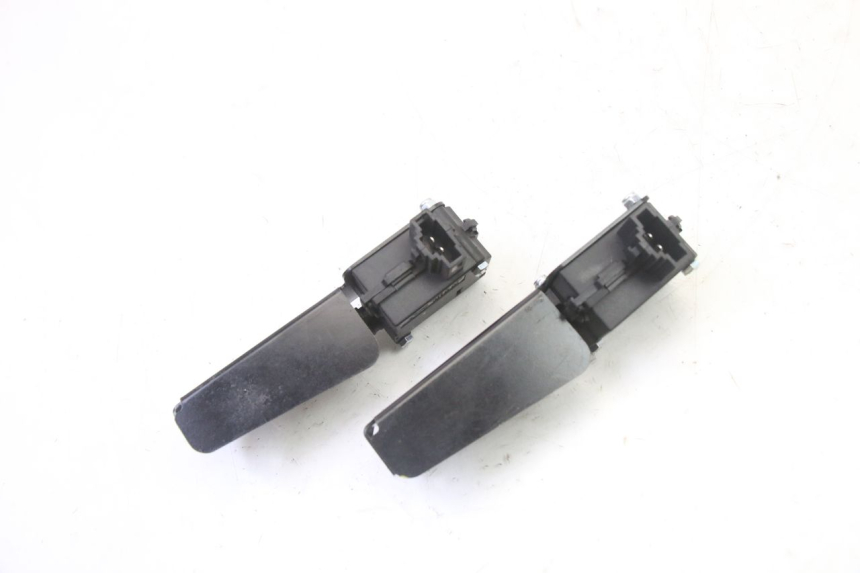 photo de MOTEUR OUVERTURE COFFRE PIAGGIO MP3 HPE 310 (2024 - 2025) - Gros plan technique