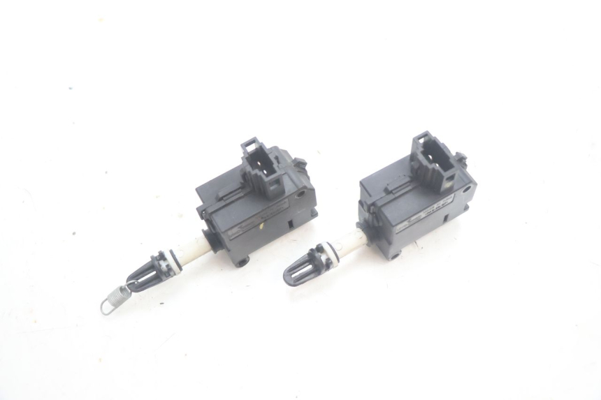 photo de MOTEUR OUVERTURE COFFRE PIAGGIO MP3 HPE 530 (2022 - 2026) - Détail de la pièce