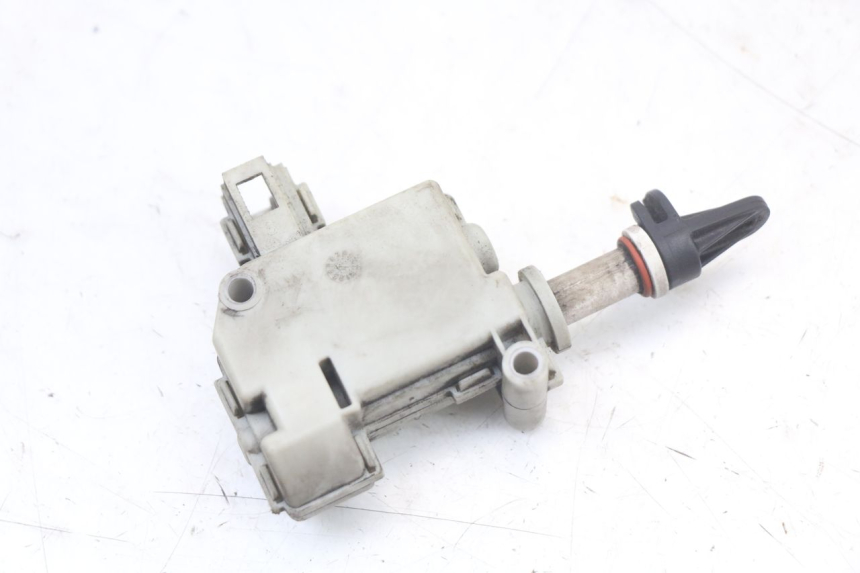 photo de MOTEUR OUVERTURE COFFRE PIAGGIO MP3 LT 400 (2007 - 2012) - Autre angle de vue