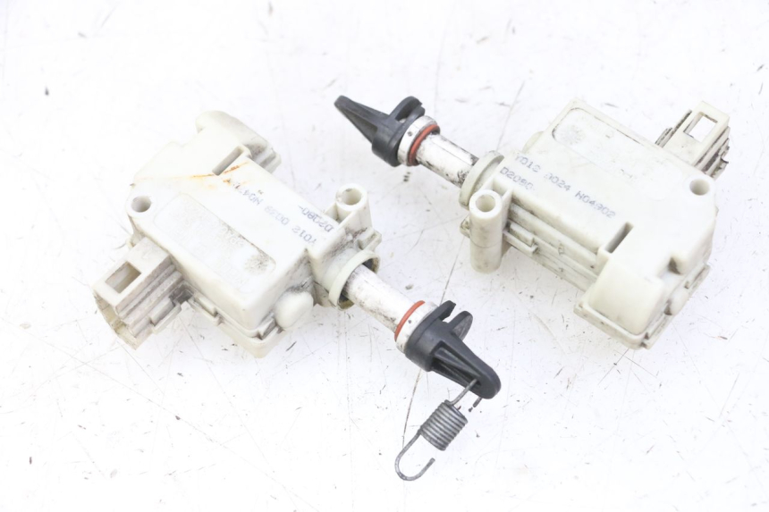 photo de MOTEUR OUVERTURE COFFRE PIAGGIO MP3 LT 300 (2010 - 2016) - Vue principale