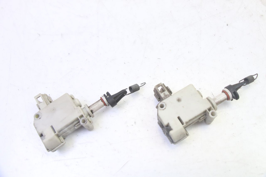 photo de MOTEUR OUVERTURE COFFRE PIAGGIO MP3 LT 300 (2010 - 2016) - Autre angle de vue