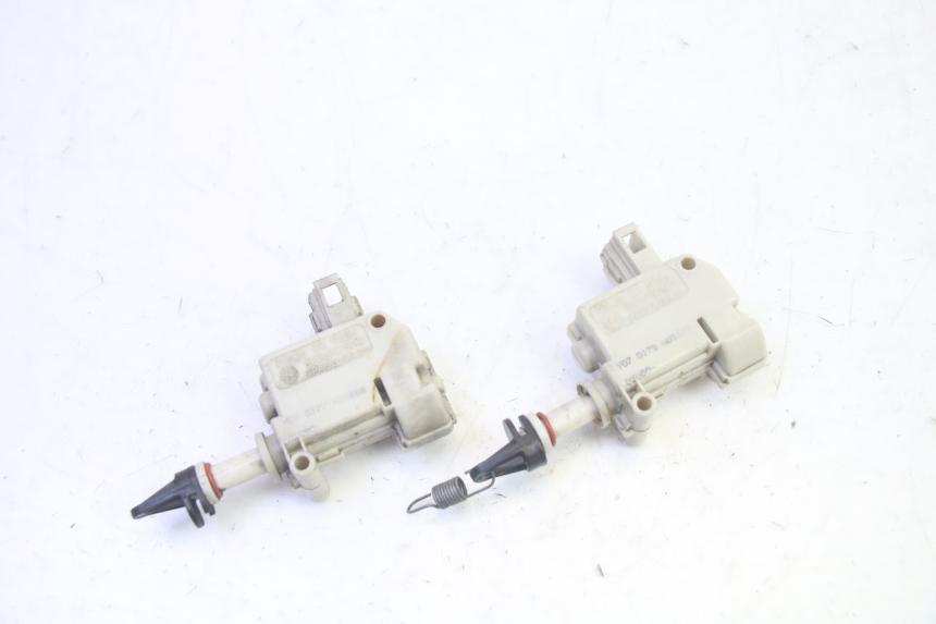 photo de MOTEUR OUVERTURE COFFRE PIAGGIO MP3 LT 400 (2007 - 2012) - Vue principale