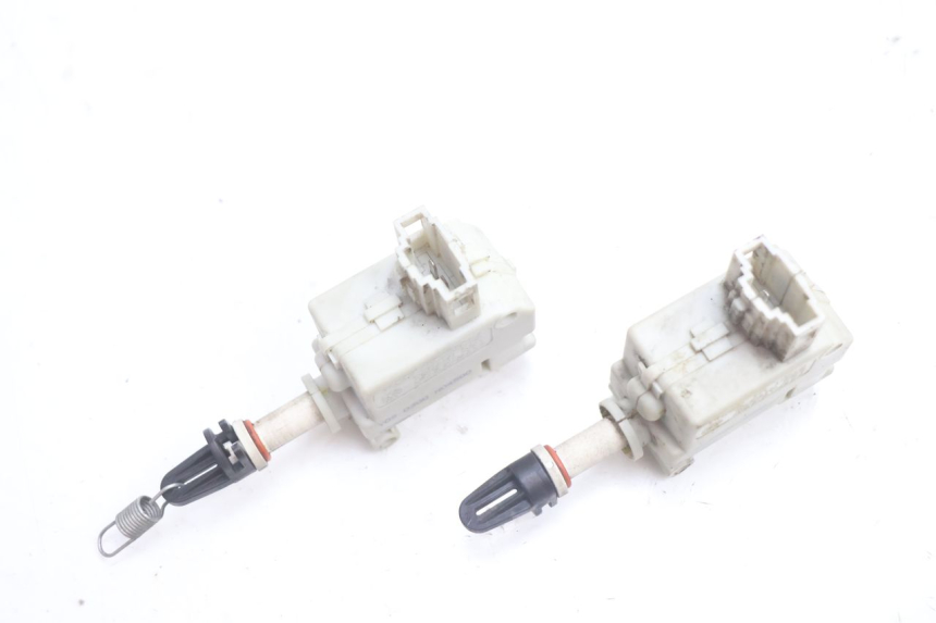 photo de MOTEUR OUVERTURE COFFRE PIAGGIO MP3 LT 400 (2007 - 2012) - Détail de la pièce