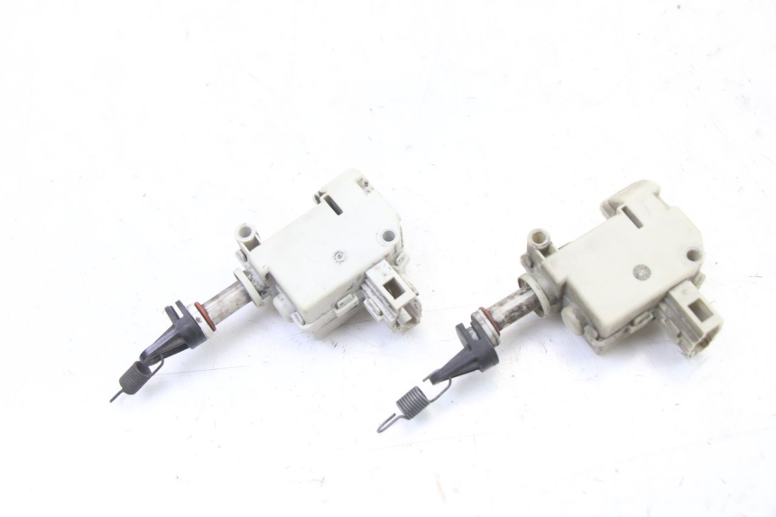 photo de MOTEUR OUVERTURE COFFRE PIAGGIO MP3 500 (2011 - 2015) - Autre angle de vue