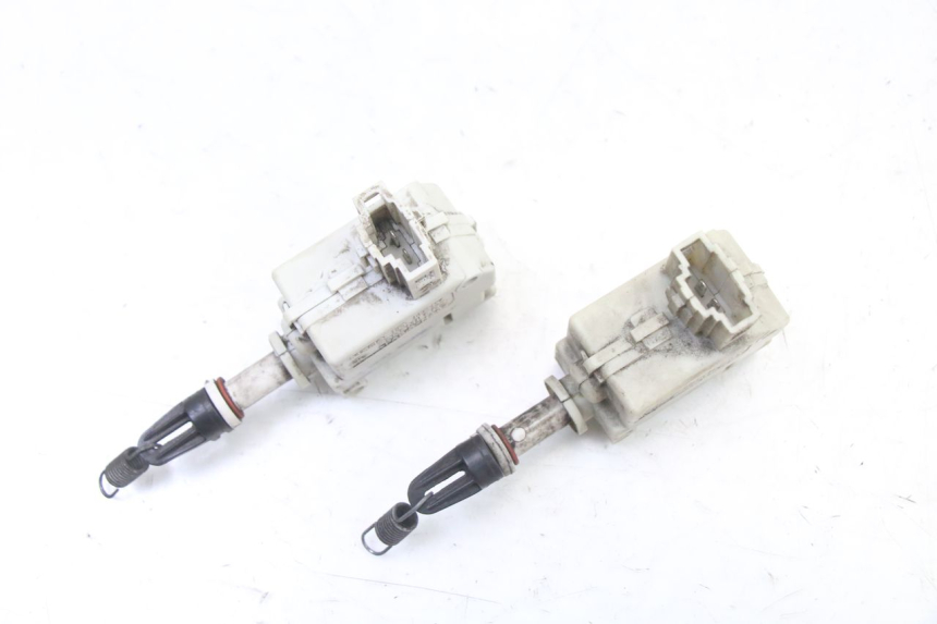 photo de MOTEUR OUVERTURE COFFRE PIAGGIO MP3 500 (2011 - 2015) - Gros plan technique