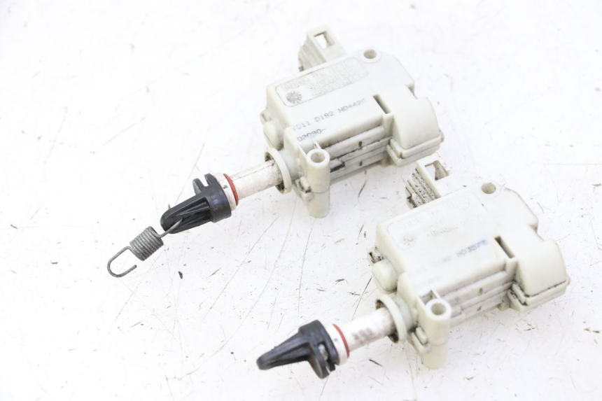 photo de MOTEUR OUVERTURE COFFRE PIAGGIO MP3 500 (2011 - 2015) - Points de fixation