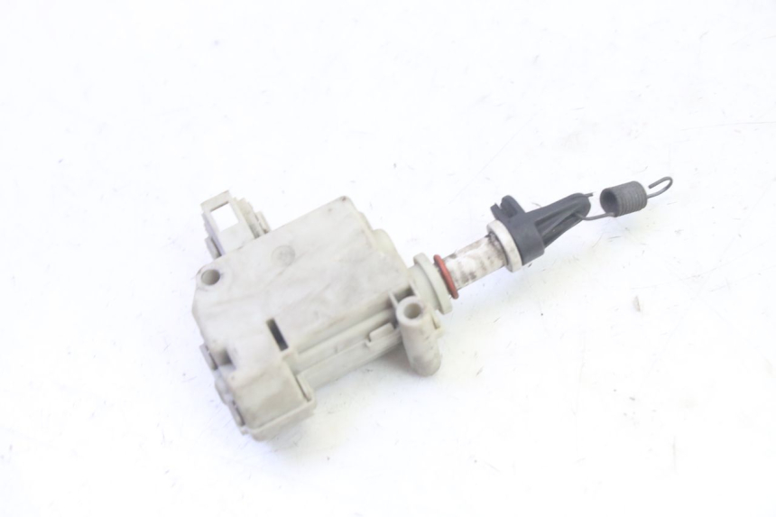 photo de MOTEUR OUVERTURE COFFRE PIAGGIO MP3 RL 250 (2006 - 2010) - Autre angle de vue