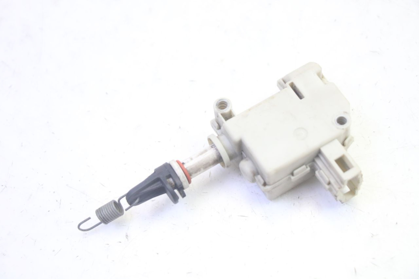 photo de MOTEUR OUVERTURE COFFRE PIAGGIO MP3 RL 250 (2006 - 2010) - Autre angle de vue