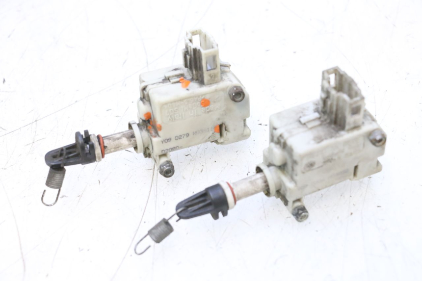 photo de MOTEUR OUVERTURE COFFRE PIAGGIO MP3 RL 250 (2006 - 2010) - Vue principale
