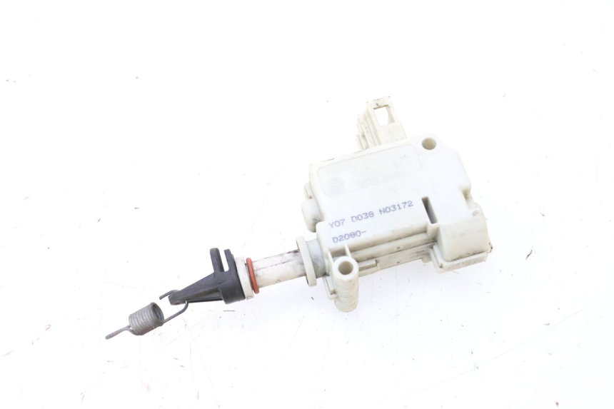 photo de MOTEUR OUVERTURE COFFRE PIAGGIO MP3 125 (2006 - 2014) - Vue principale