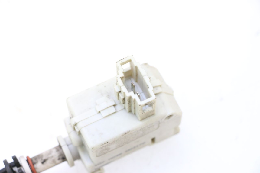 photo de MOTEUR OUVERTURE COFFRE PIAGGIO MP3 125 (2006 - 2014) - Zoom état d’usage