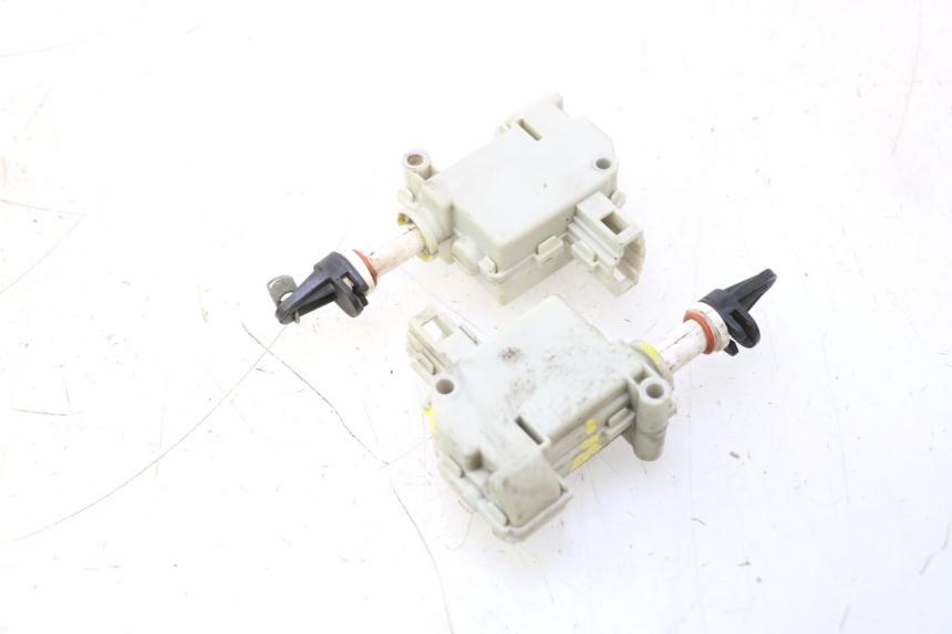 photo de MOTEUR OUVERTURE COFFRE PIAGGIO MP3 500 (2011 - 2015) - Vue principale