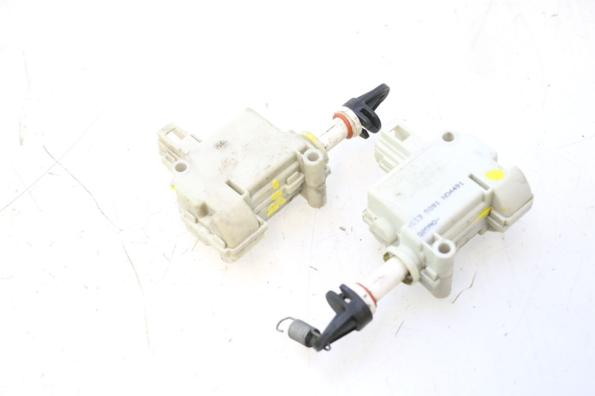 photo de MOTEUR OUVERTURE COFFRE PIAGGIO MP3 500 (2011 - 2015) - Détail de la pièce