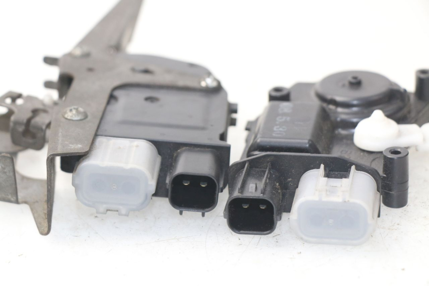 photo de MOTEUR OUVERTURE COFFRE HONDA NSS EX FORZA 250 (2005 - 2013) - Détail de la pièce