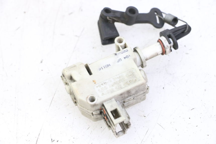 photo de MOTEUR OUVERTURE COFFRE PIAGGIO VESPA GRANTURISMO 200 (2004 - 2005) - Détail de la pièce