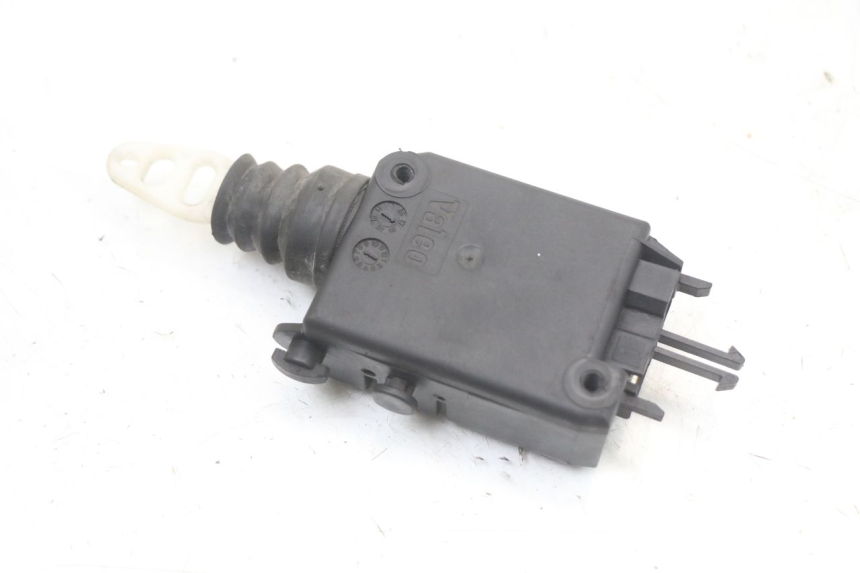 photo de MOTEUR OUVERTURE COFFRE PEUGEOT SATELIS 125 (2010 - 2012) - Vue principale