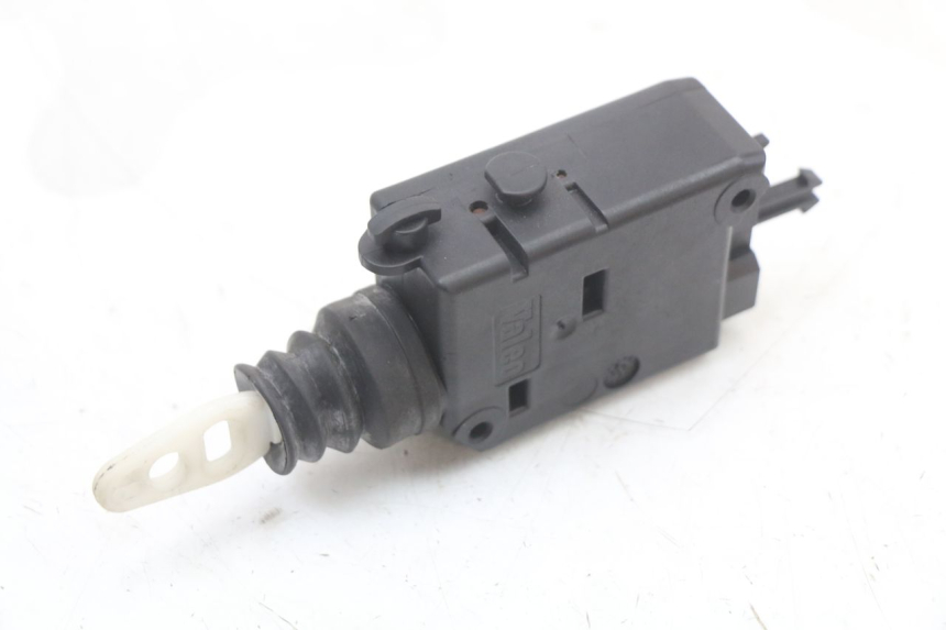 photo de MOTEUR OUVERTURE COFFRE PEUGEOT SATELIS 125 (2010 - 2012) - Zoom état d’usage