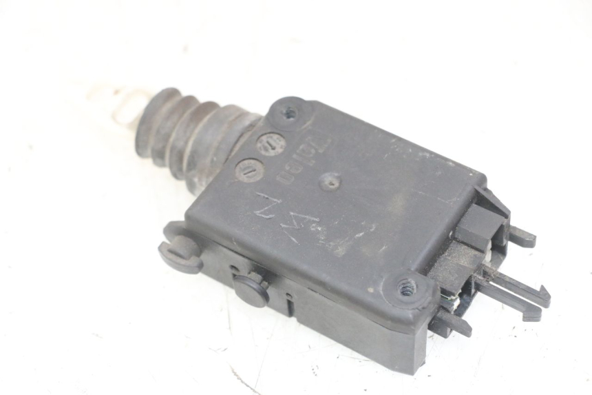 photo de MOTEUR OUVERTURE COFFRE PEUGEOT SATELIS 125 (2013 - 2018) - Vue d’ensemble