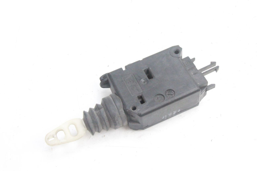 photo de MOTEUR OUVERTURE COFFRE PEUGEOT SATELIS 125 (2006 - 2009) - Détail de la pièce