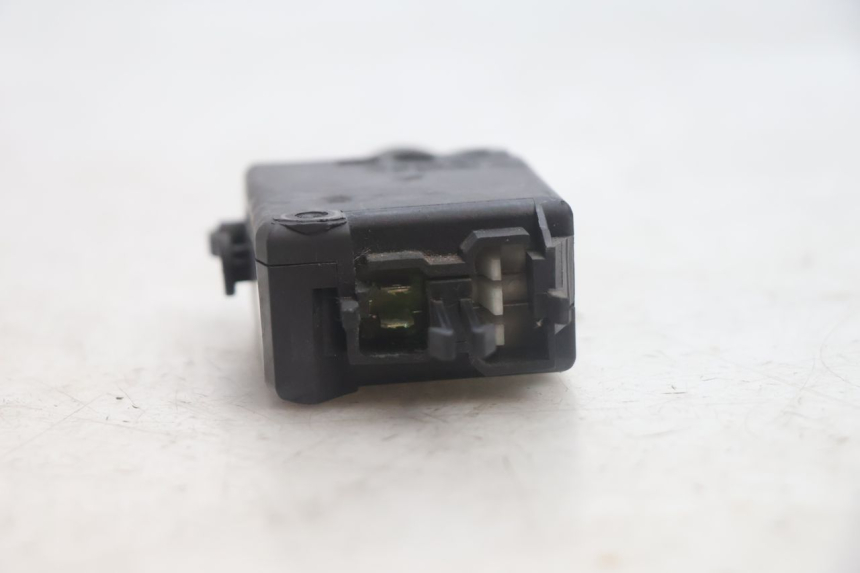 photo de MOTEUR OUVERTURE COFFRE PEUGEOT SATELIS 125 (2013 - 2018) - Autre angle de vue