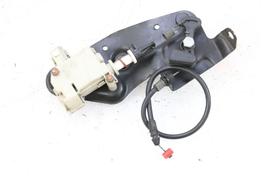 photo de MOTEUR OUVERTURE COFFRE PIAGGIO VESPA GTS SUPER IE 125 (2009 - 2016) - Vue principale