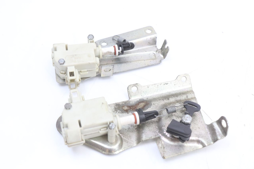 photo de MOTEUR OUVERTURE COFFRE PIAGGIO X10 125 (2012 - 2017) - Vue principale