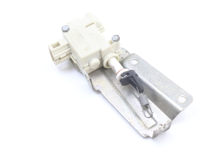 photo de MOTEUR OUVERTURE COFFRE PIAGGIO X10 125 (2012 - 2017) - Vue d’ensemble