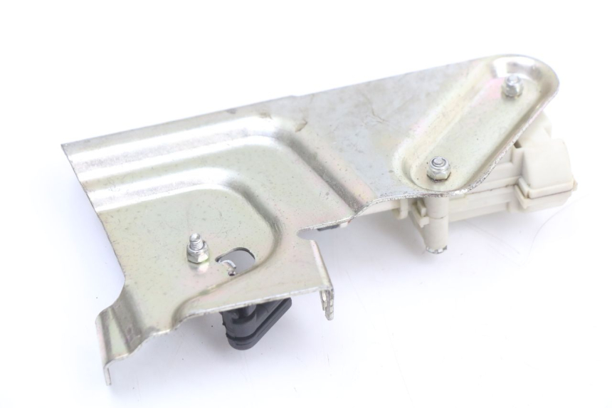 photo de MOTEUR OUVERTURE COFFRE PIAGGIO X10 125 (2012 - 2017) - Points de fixation